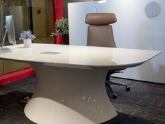 미래적인 화려한 경영 책상