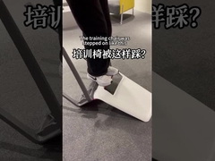 부드러운 쿠션과 컴팩트한 디자인으로 편리하게 쌓일 수 있는 사무실 의자